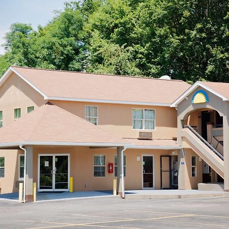 Days Inn By Wyndham Fairmont Exterior foto