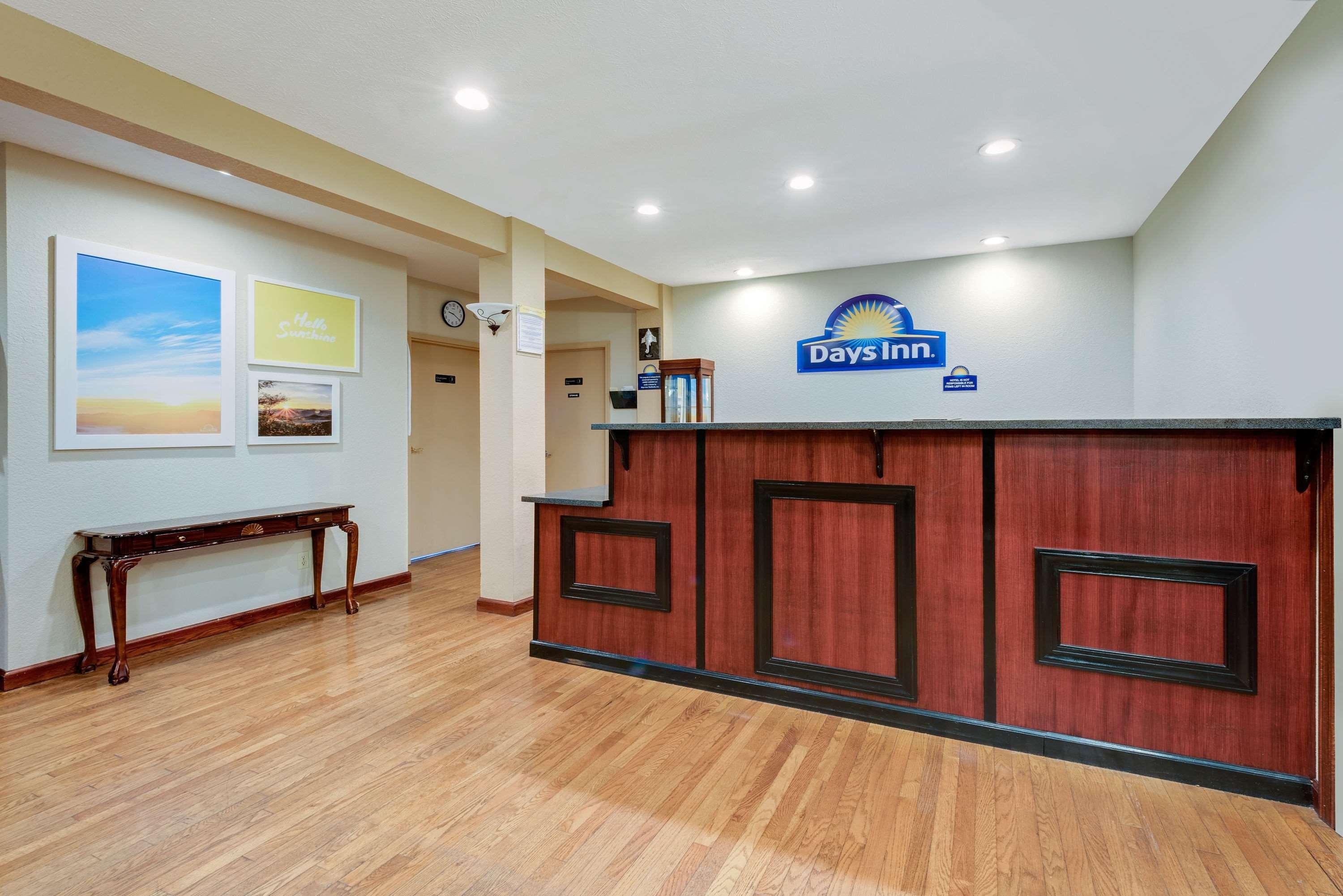 Days Inn By Wyndham Fairmont Exterior foto