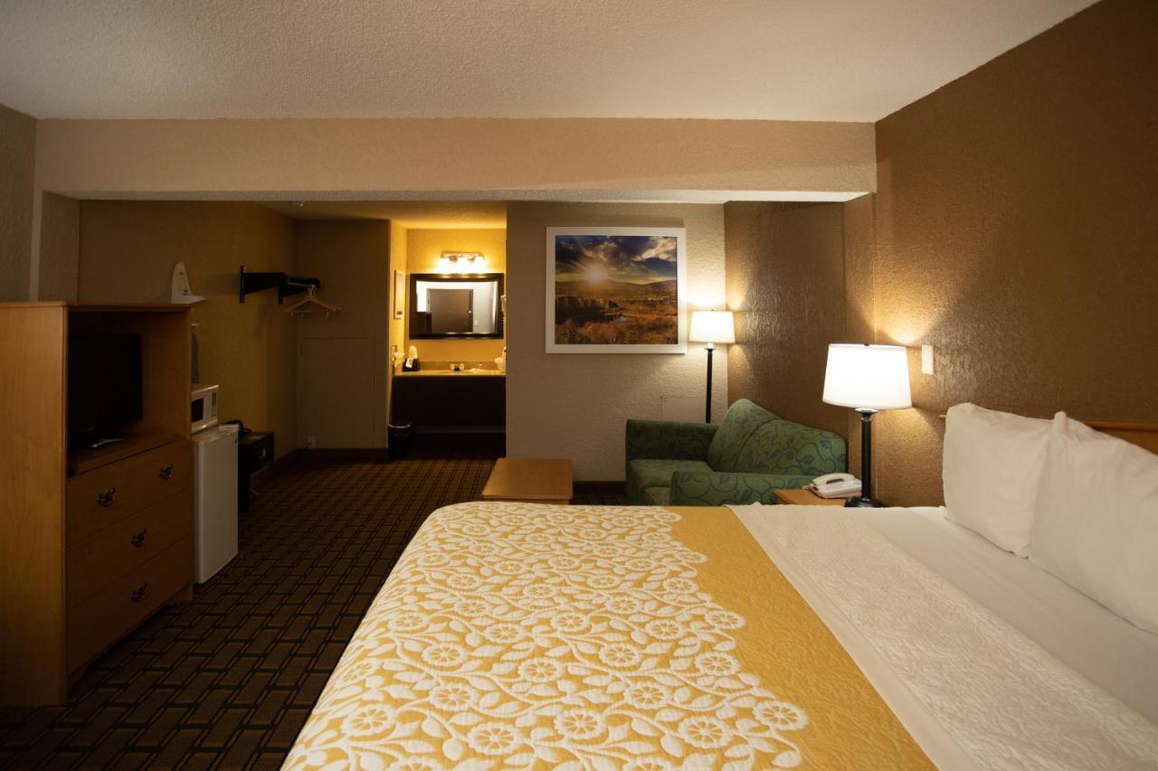Days Inn By Wyndham Fairmont Exterior foto