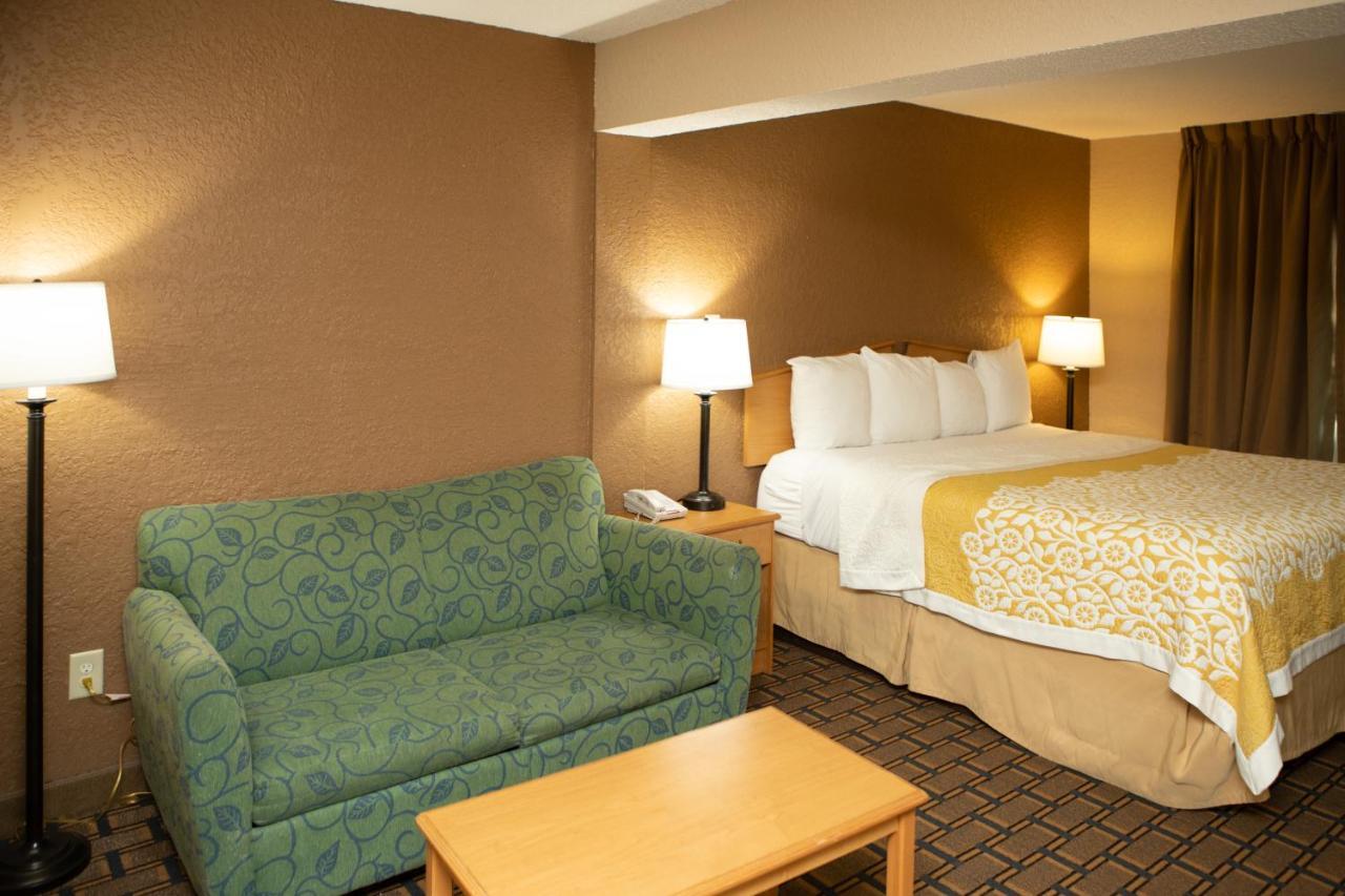 Days Inn By Wyndham Fairmont Exterior foto