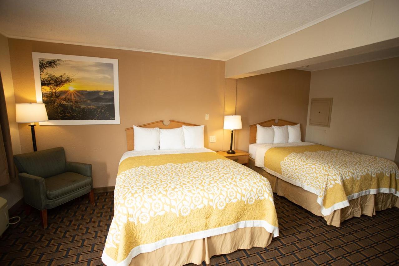 Days Inn By Wyndham Fairmont Exterior foto